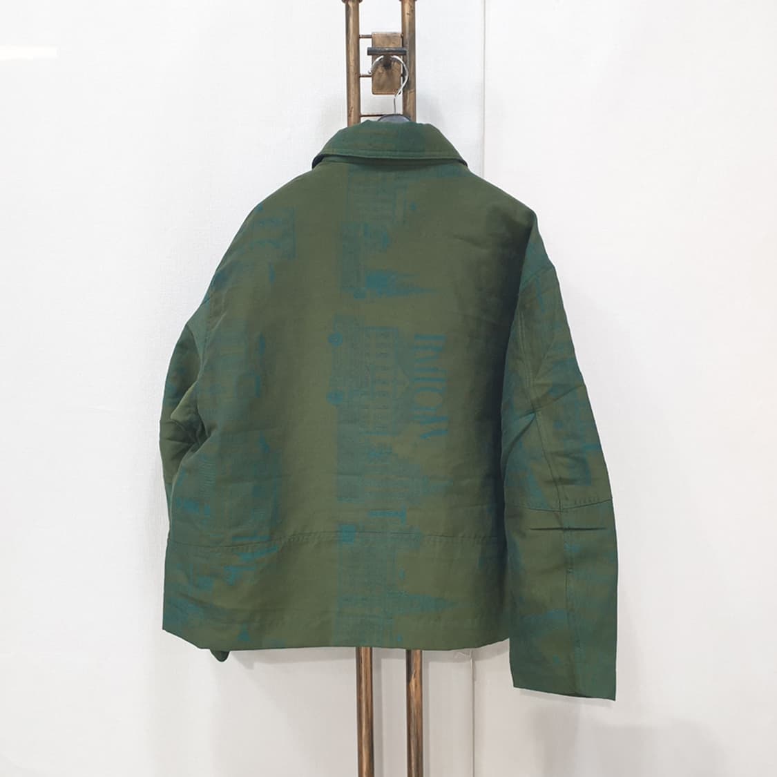 (JJ29164)로맨틱크라운 남성 로고 자가드 블루종 자켓 M

 상품이미지3