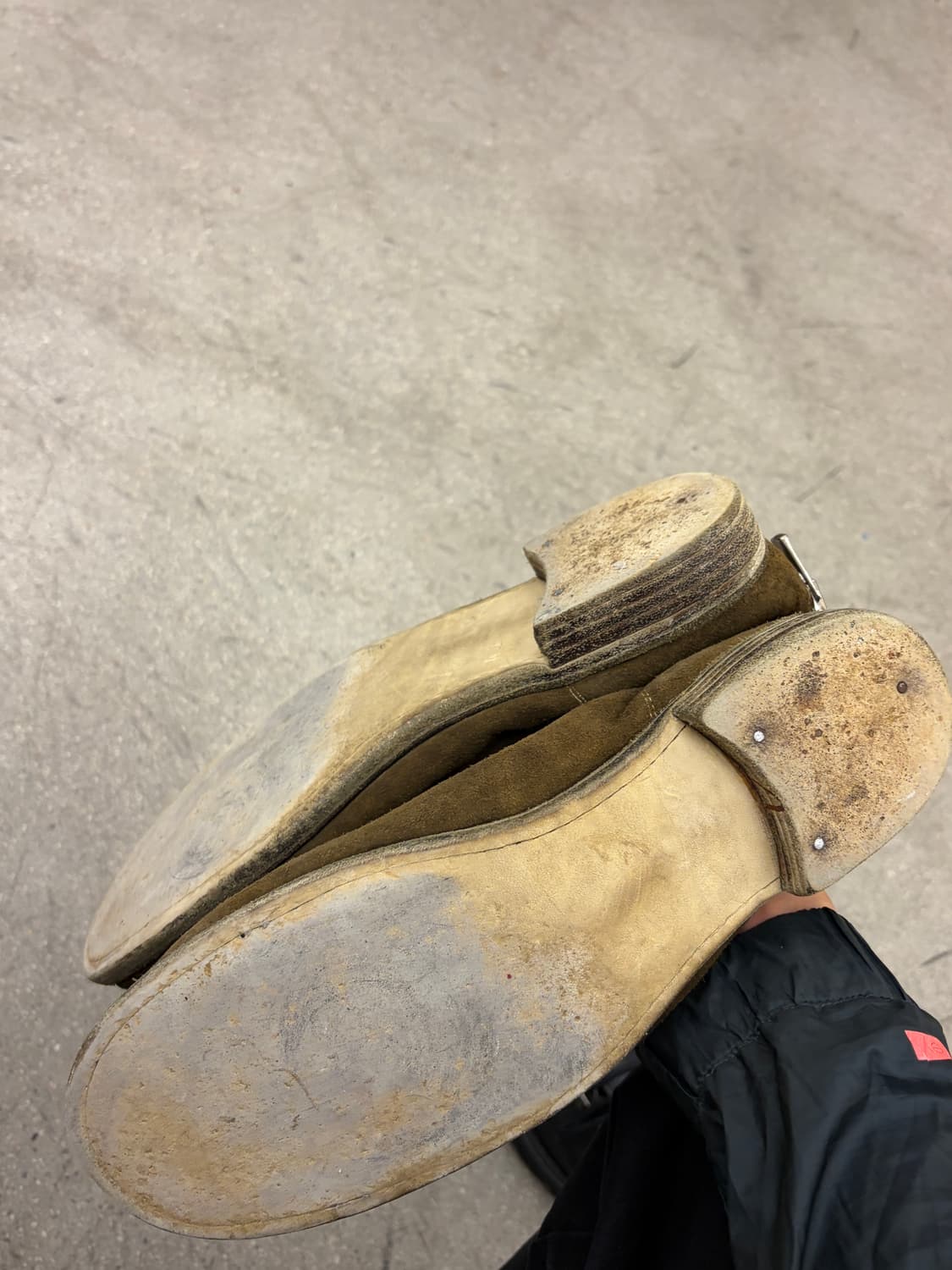 구이디 백지퍼 스웨이드 카멜 상품이미지3