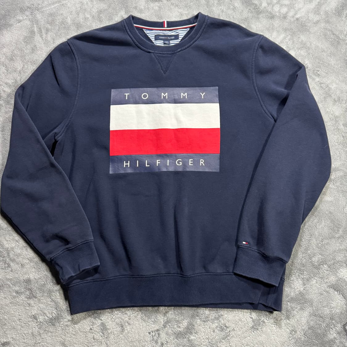 타미힐피거 빅로고 네이비 맨투맨 상품이미지1
