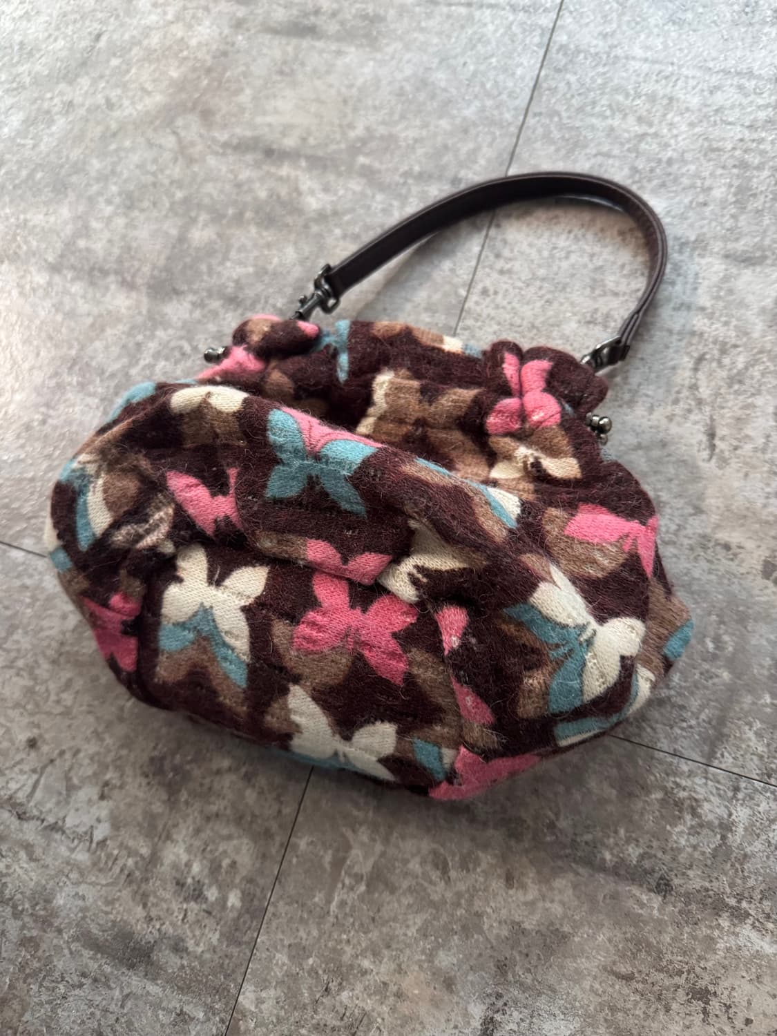 안나수이 버터플라이 패턴 폼폼 미니 숄더 백/파우치  상품이미지5