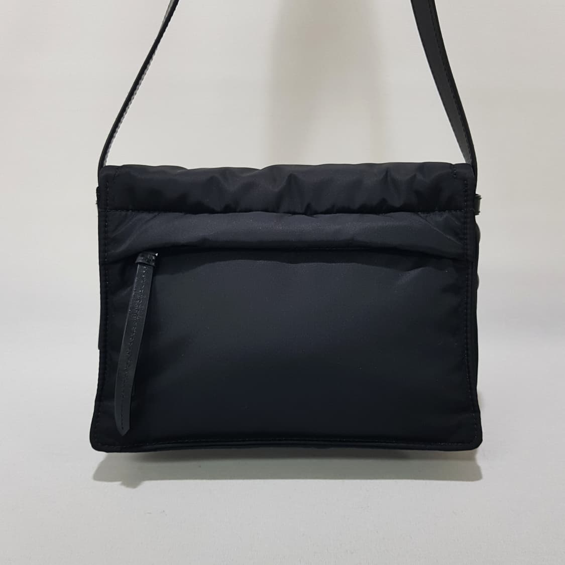 프라다 트래블러 스몰 리나일론 패딩 숄더백 1BD313 상품이미지5