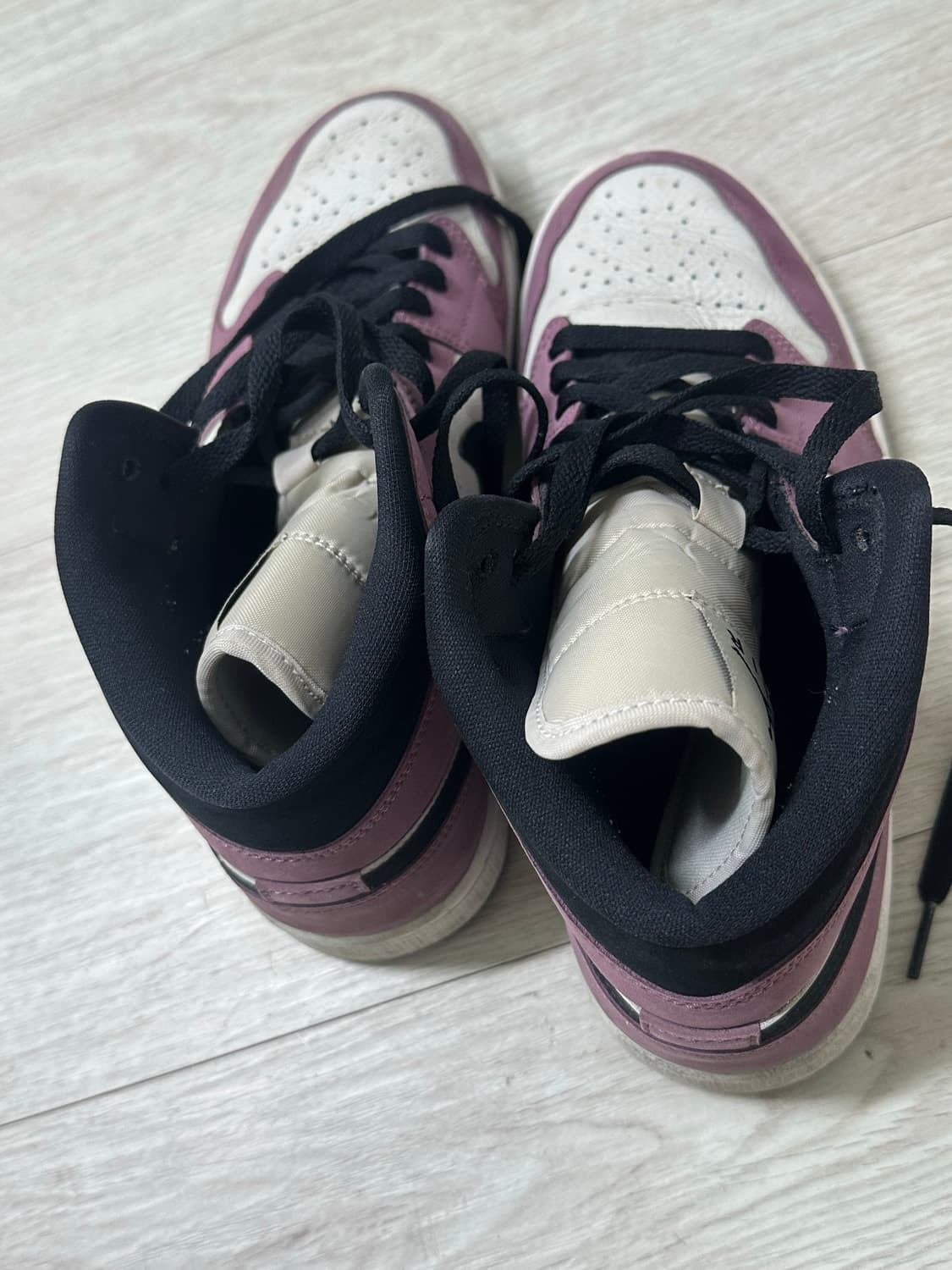 (W) 조던 1 미드 SE 라이트 멀베리 상품이미지3