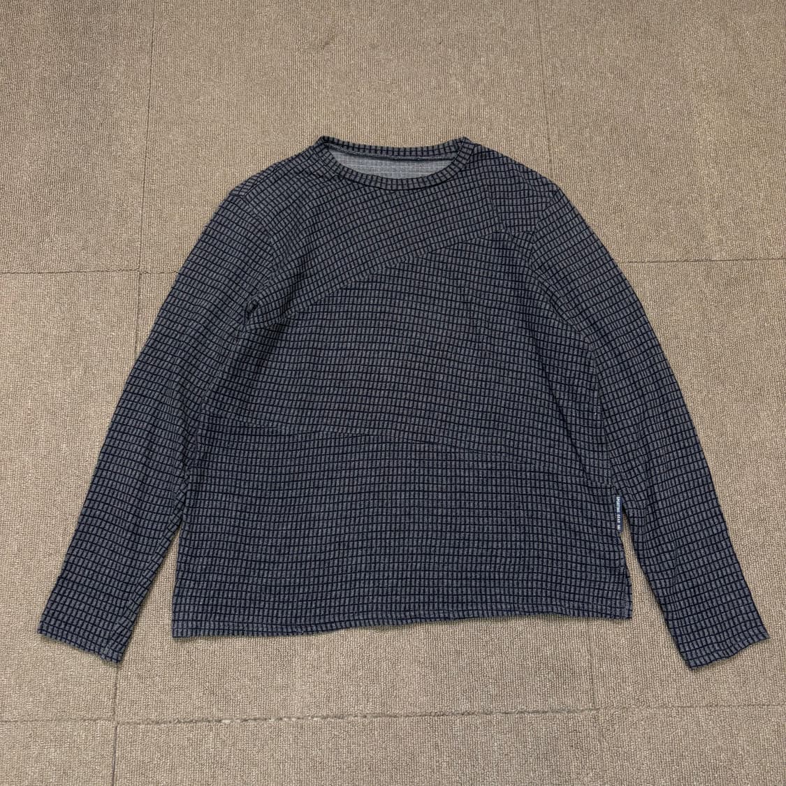 HAI SPORTING GEAR 이세이미야케  우먼스 비대칭 롱슬리브 탑 상품이미지1