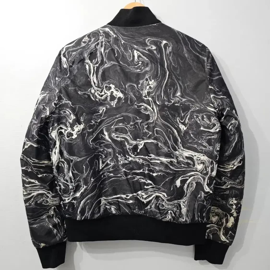 산드로 옴므 마블 프린트 리버시블 퀼팅 봄버 자켓 95 상품이미지4