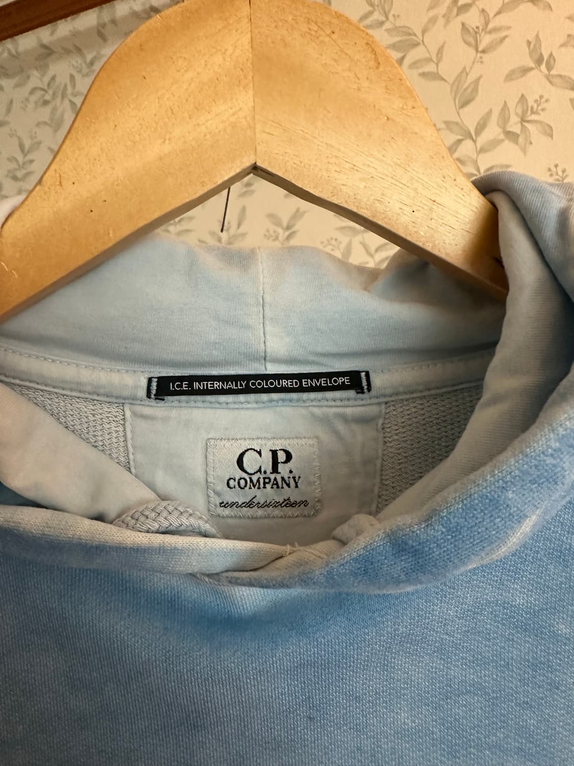 C.P. Company 하늘색 후드티  (90-95) 22FW 상품이미지4