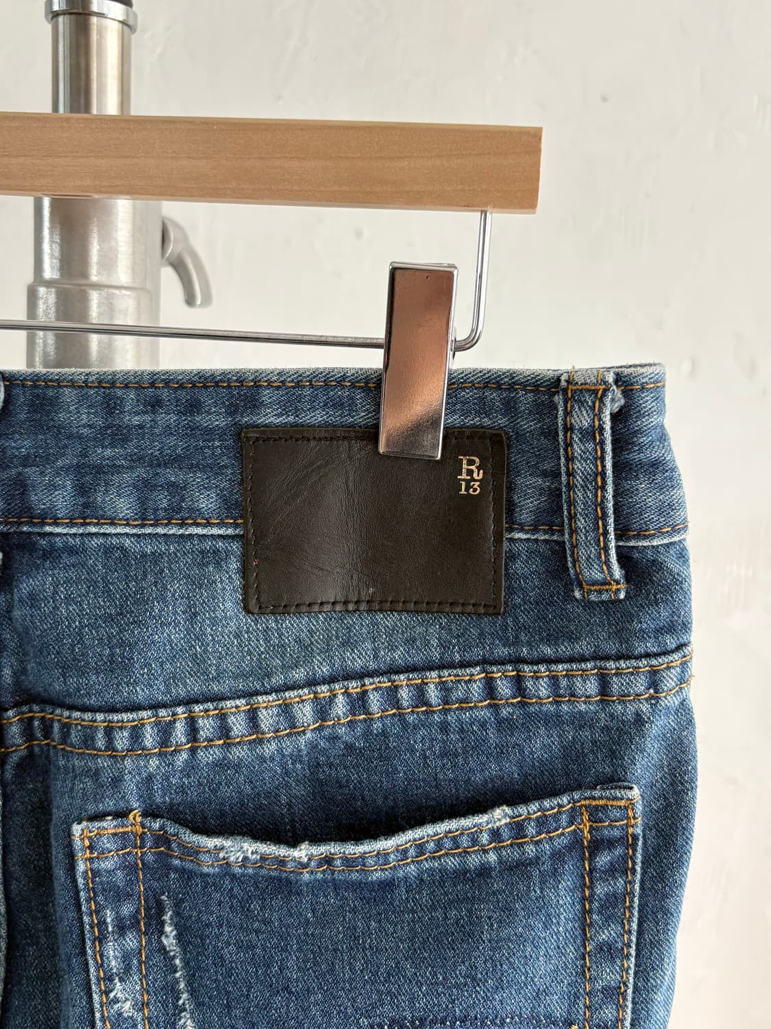 R13 알써틴 중청 컬러 디스트로이드 데님 팬츠 상품이미지5