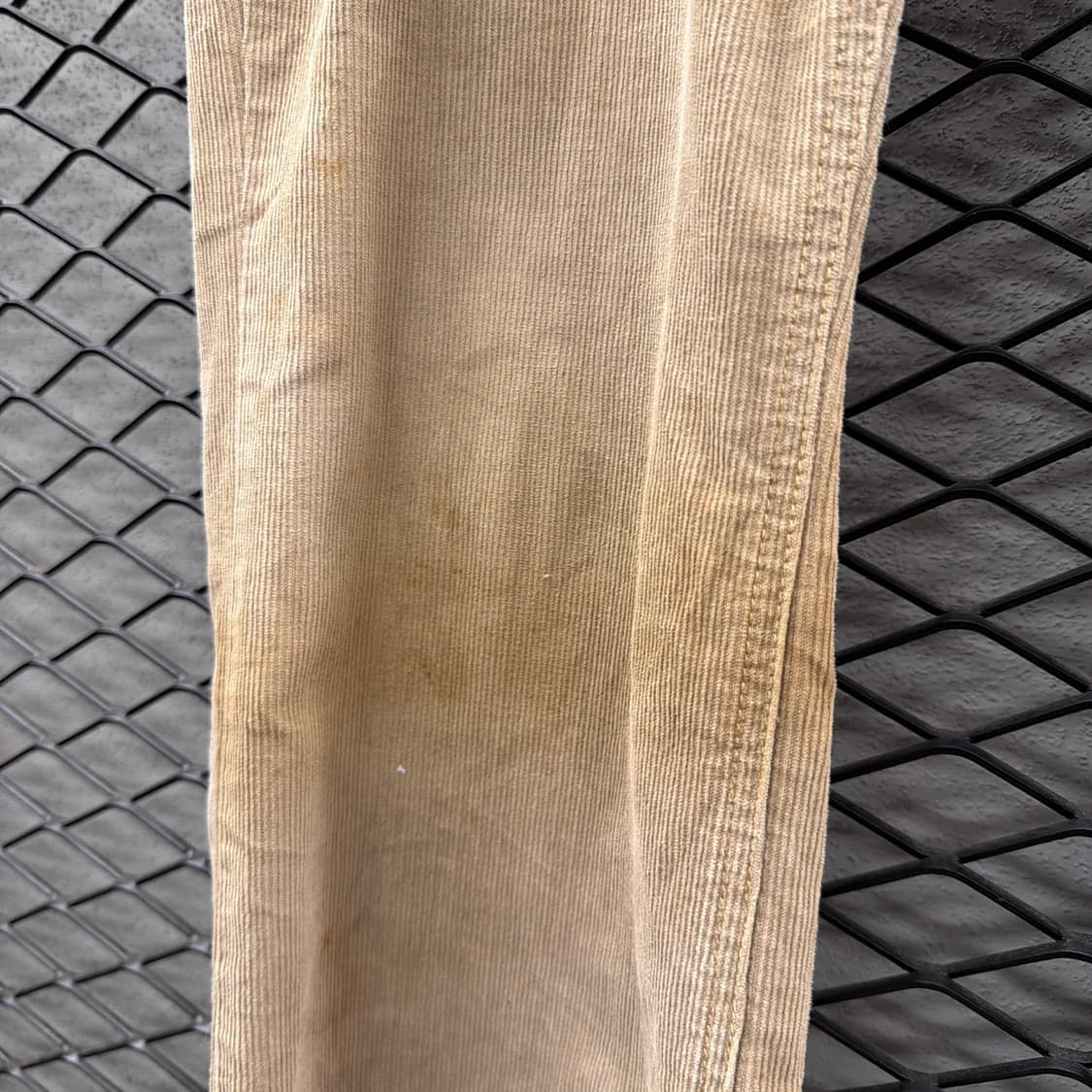 폴로진스 라이트 코듀로이 팬츠 메탈버튼 백포켓 디테일 샌드 상품이미지6