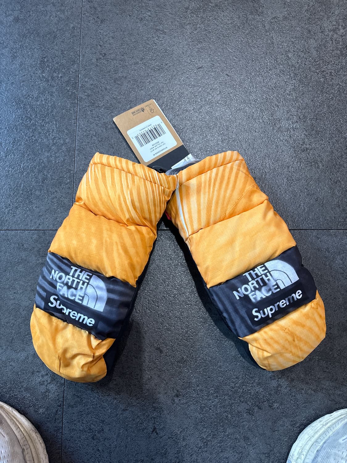 슈프림 노스페이스 장갑 M사이즈 상품이미지1