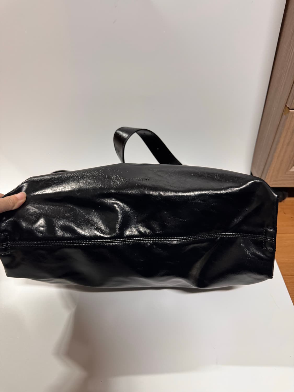 아더템보 블랙 숄더백 상품이미지6