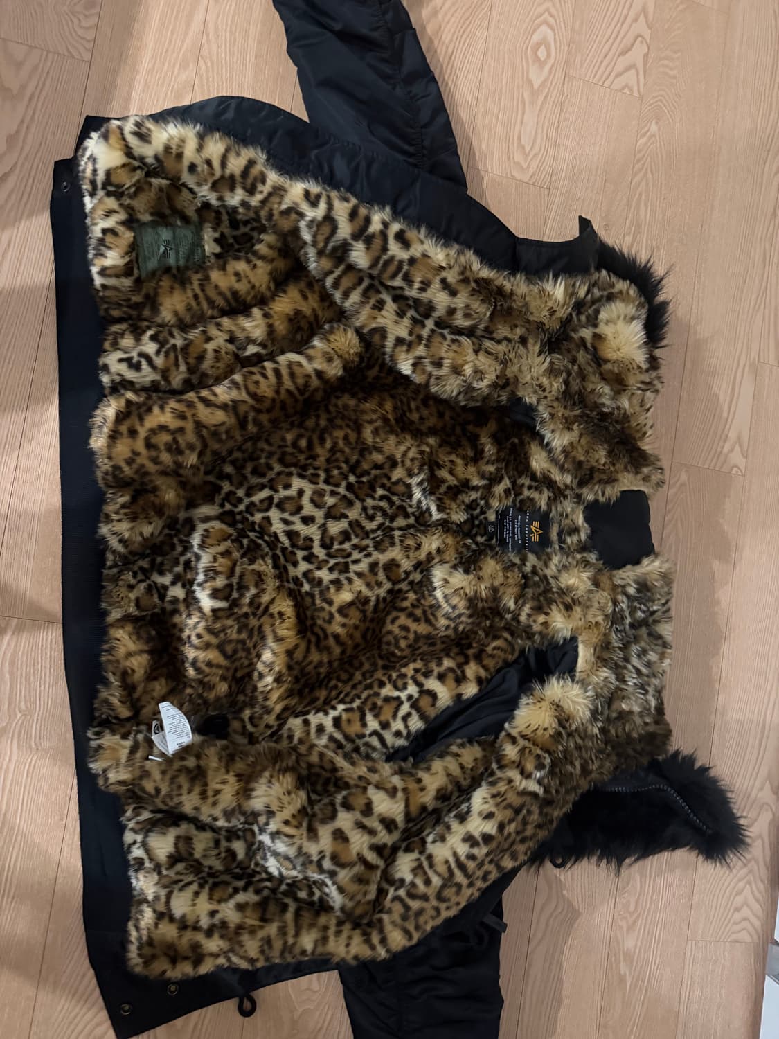 스투시 x 알파 인더스트리 N-2B 숏 웨이스트 파카 블랙 상품이미지2