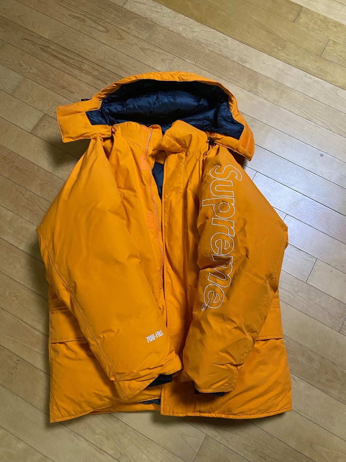 17FW 슈프림 700 필 다운 파카 오렌지 상품이미지1