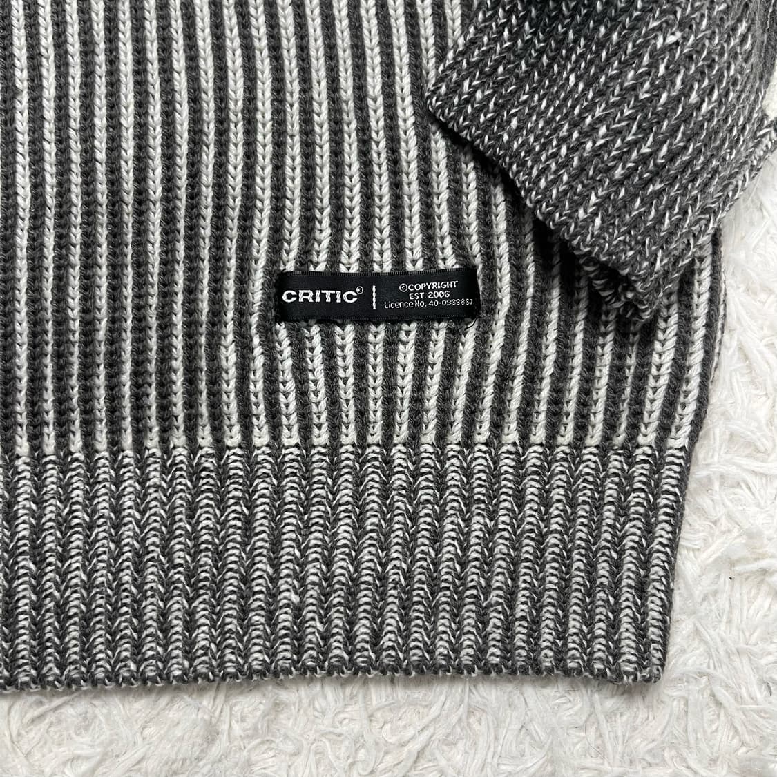 Critic charcoal grunge knit 상품이미지5