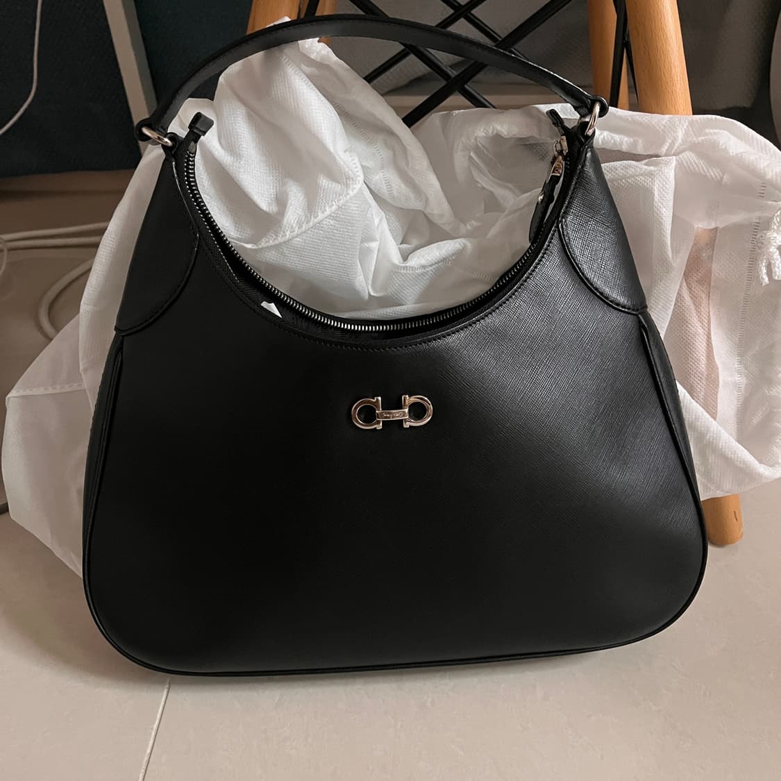 페레가모 블랙 간치니 숄더백 상품이미지1