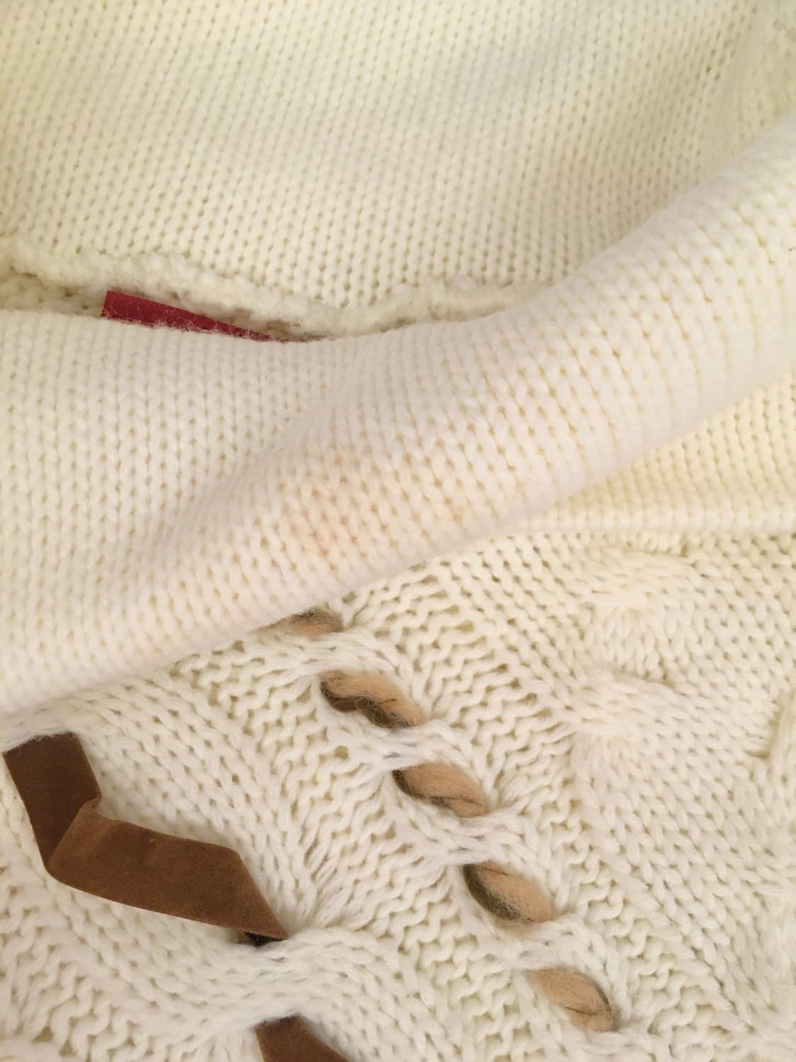 아이보리 사선 퍼 트리밍 터틀넥 꽈배기 니트 페어리 y2k 갸루 상품이미지5