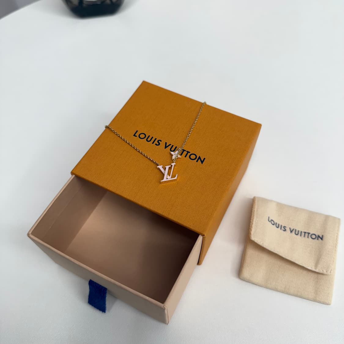 [1회 착용] 루이비통 에나멜 목걸이 상품이미지2