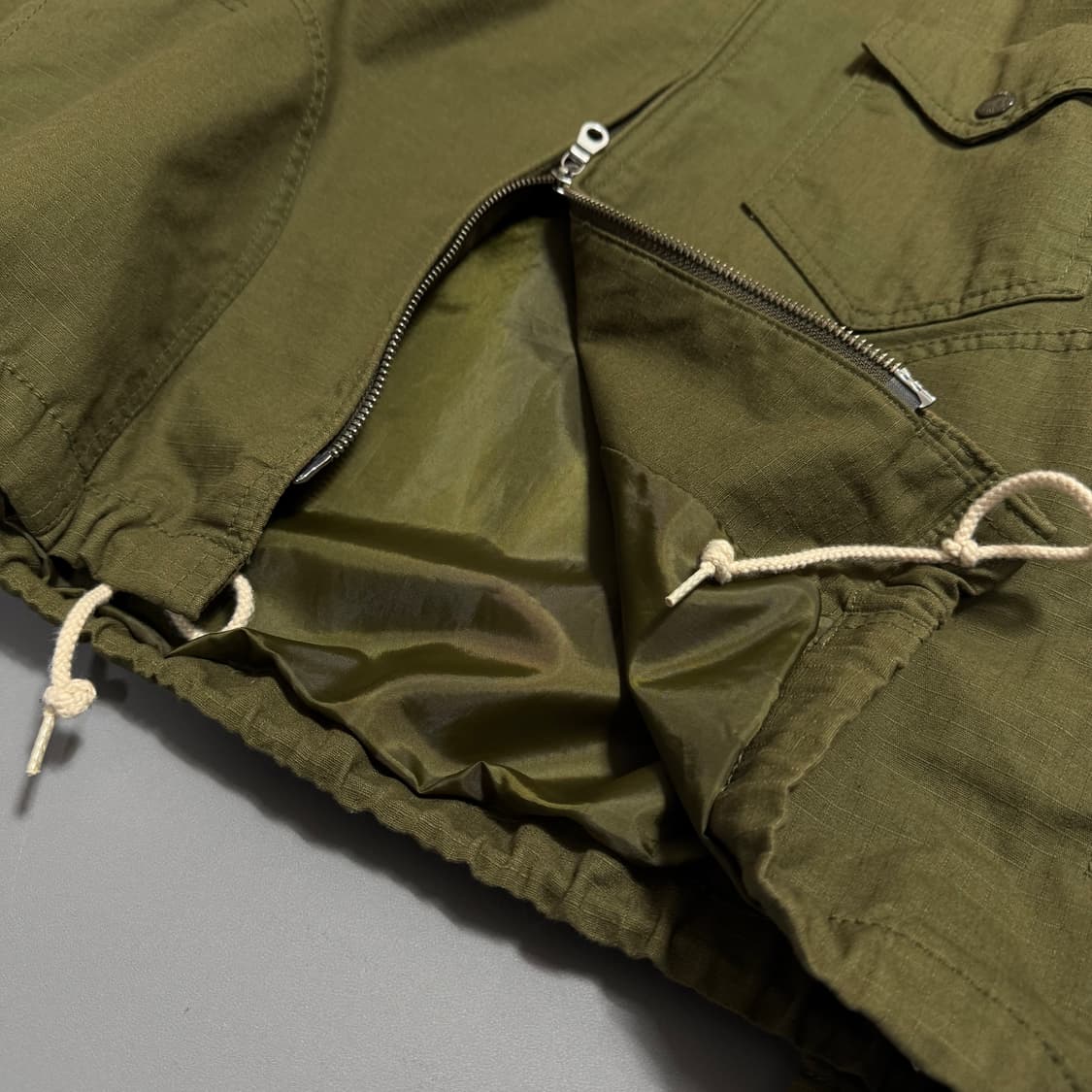 빔즈(BEAMS) 다크 카키컬러 립스탑 코튼 집업 후드 자켓 상품이미지4