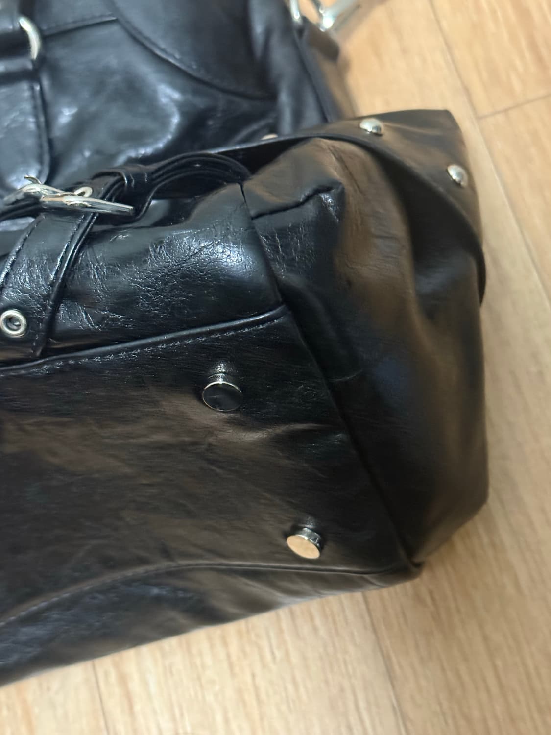 다이닛 가방 STUD POCKET BIG BAG IN BLACK 상품이미지3
