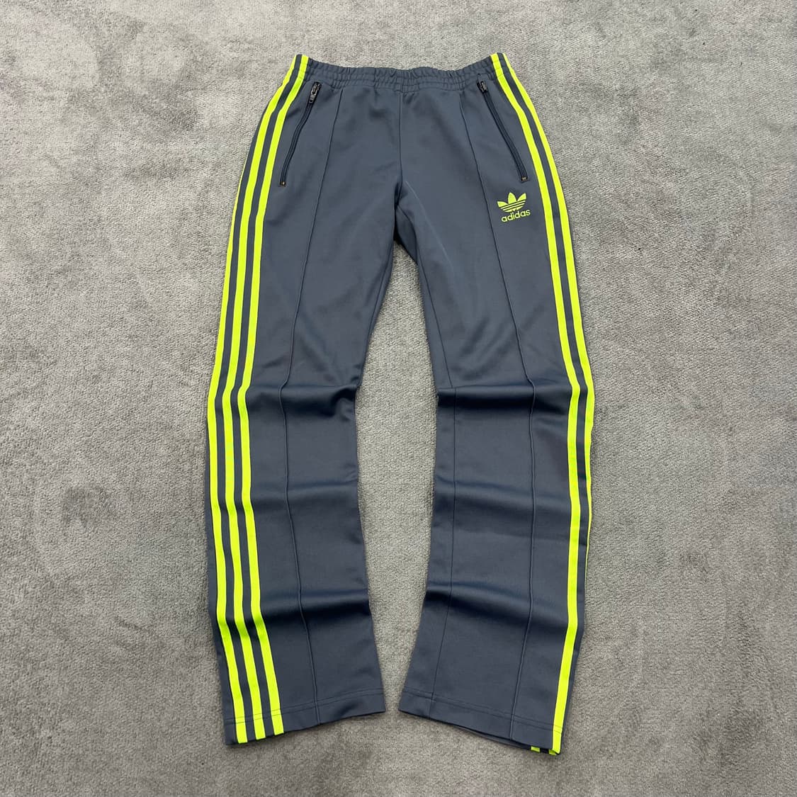 90 아디다스 그레이/형광 트레이닝 팬츠 상품이미지1