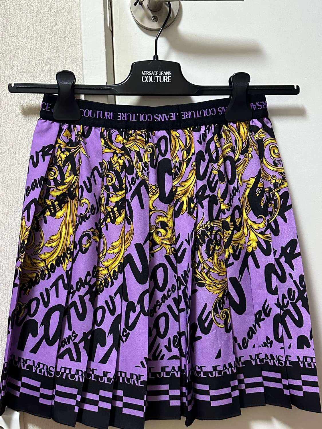 (로제 착용, 새상품) 베르사체 바로크 로고 플리츠 스커트 상품이미지4