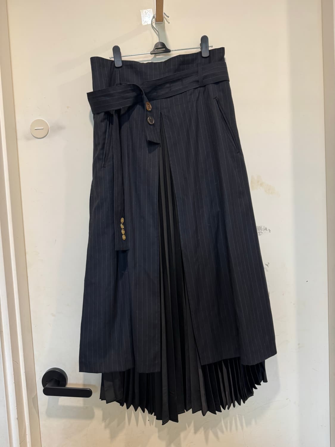 The ilma 더일마 플리츠 랩 스커트 상품이미지1