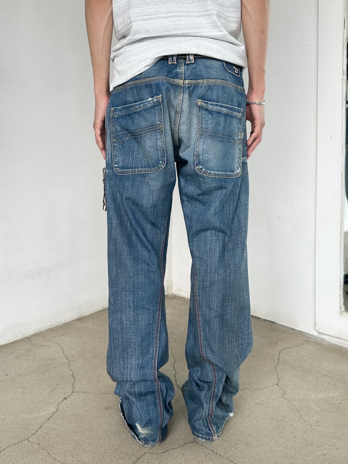 디젤 사이드 지퍼 플레어 데님 팬츠 상품이미지8