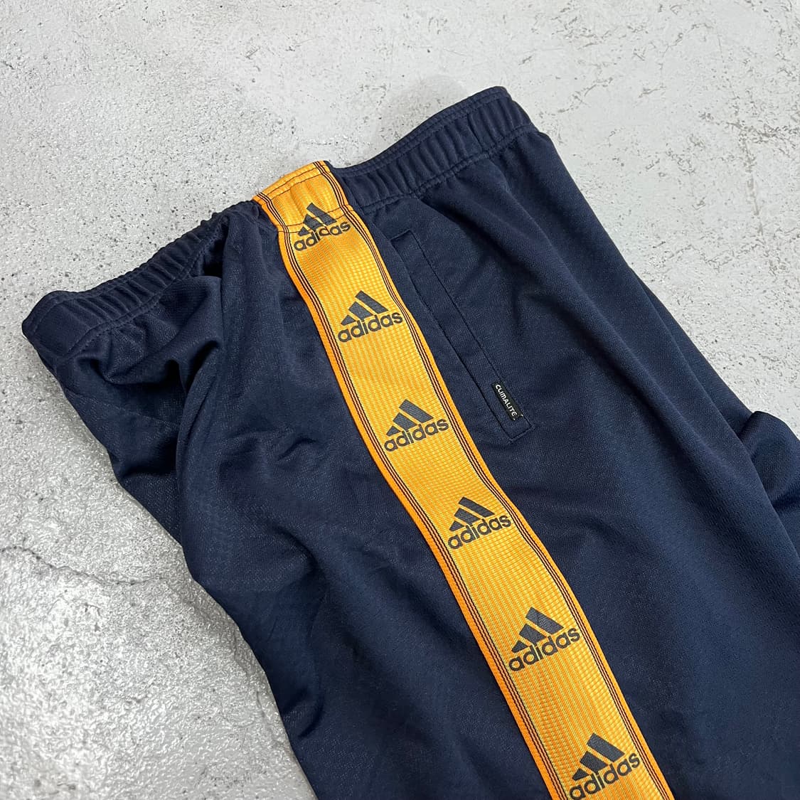 아디다스 올드스쿨 사이드라인 트레이닝 팬츠 상품이미지3