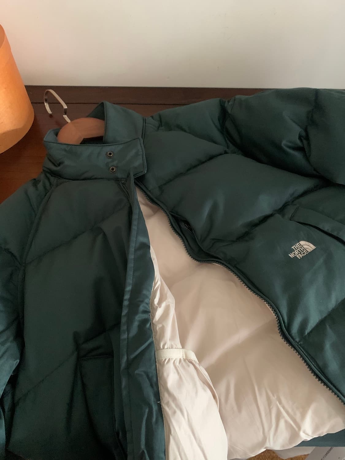 노스페이스 퍼플 로고 패딩size s 상품이미지7