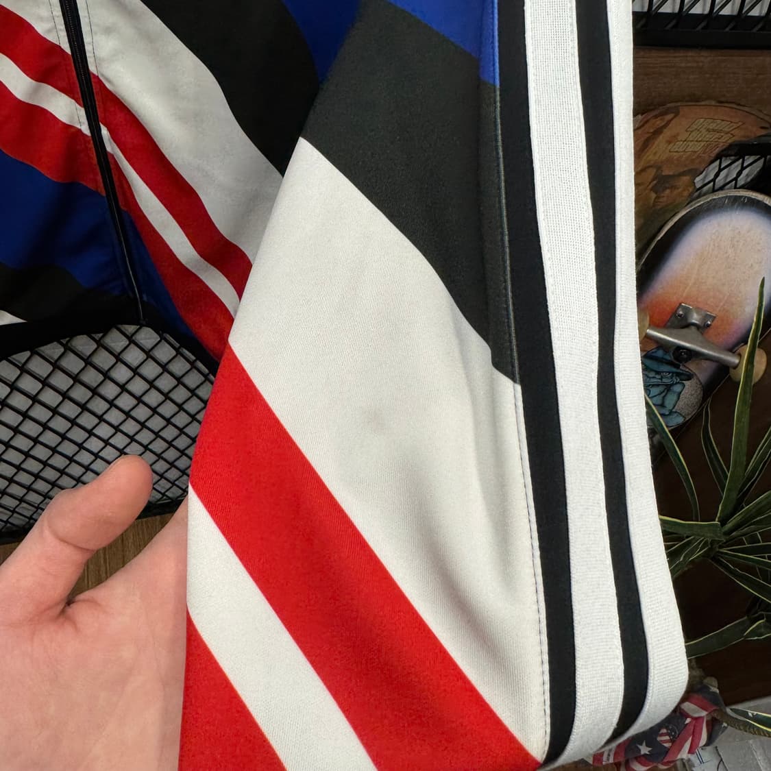 르꼬끄 스포르티브 스트릿 패턴 트랙 자켓 사이드 로고 포인트 배색 상품이미지8