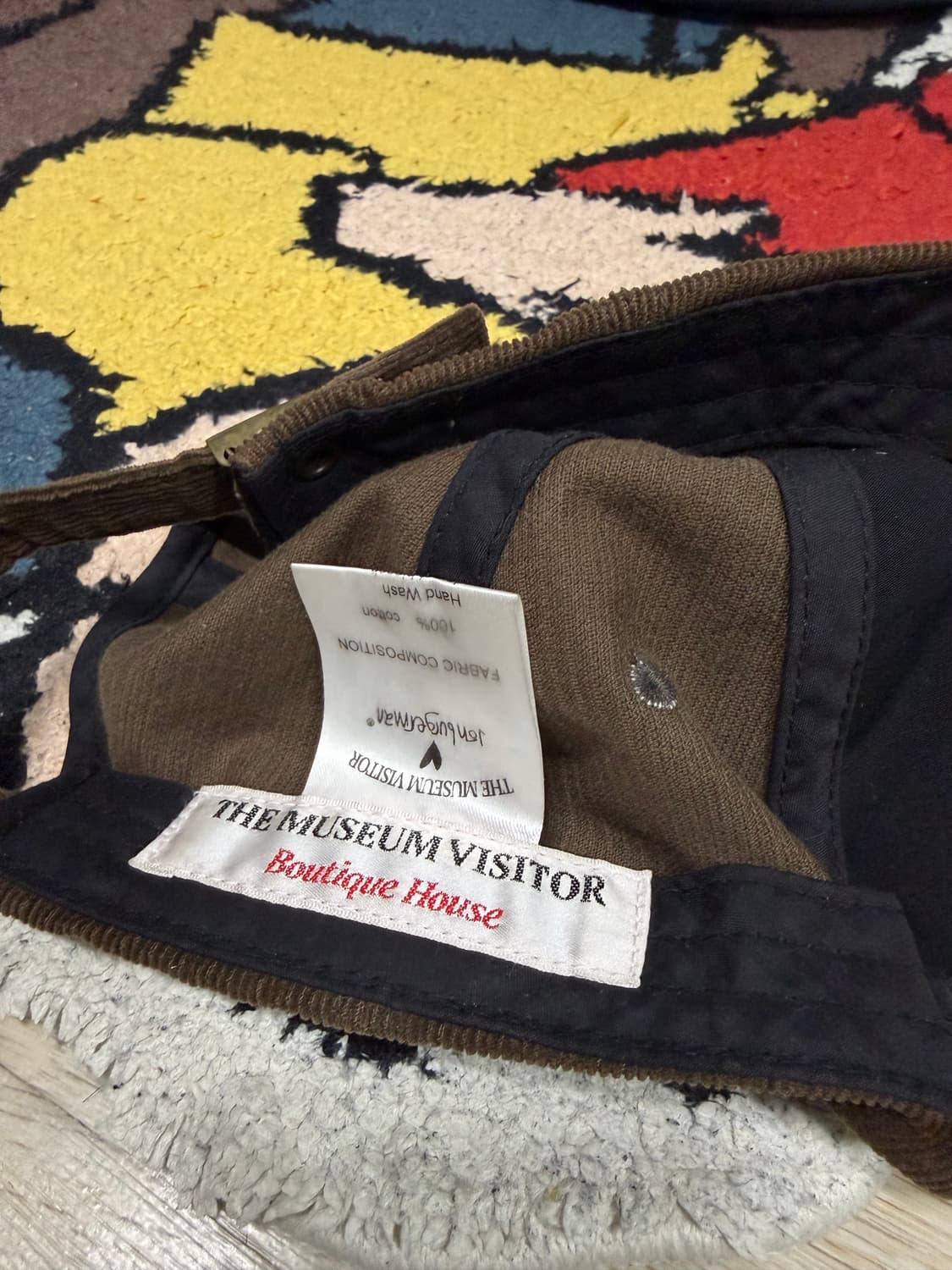 더 뮤지엄 비지터 X 존 버거맨 콜라보 볼캡(정품) 상품이미지3