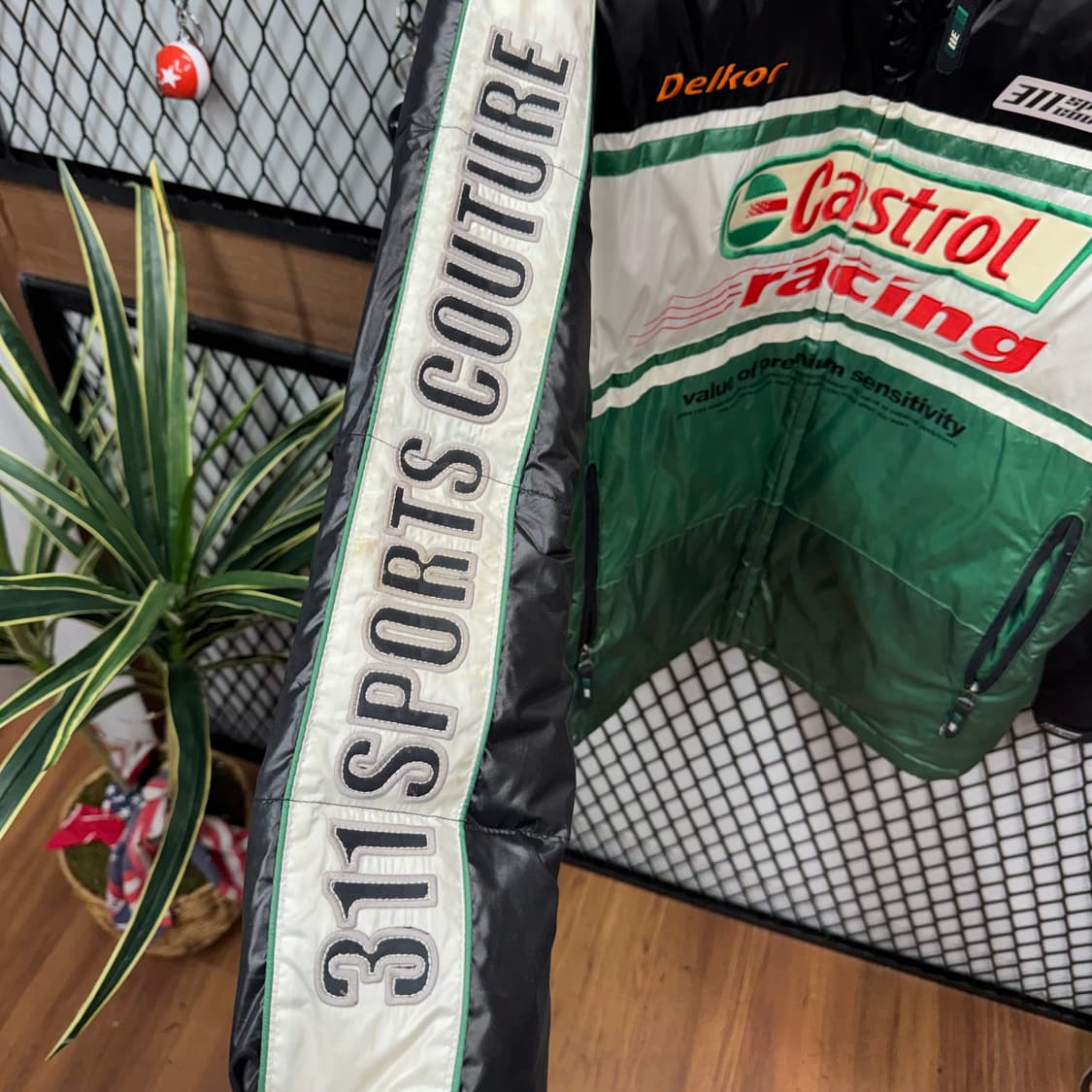 빈티지 올드스쿨 레이싱 패딩 자켓 전면 레이싱 로고 포인트 블랙 상품이미지6