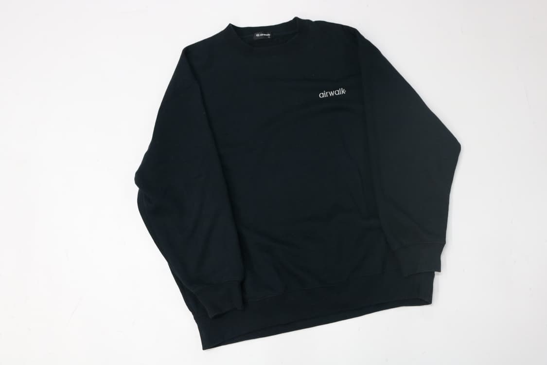 AIRWALK 에어워크 빈티지 미니 로고 자수 블랙 맨투맨 (3L) 상품이미지3