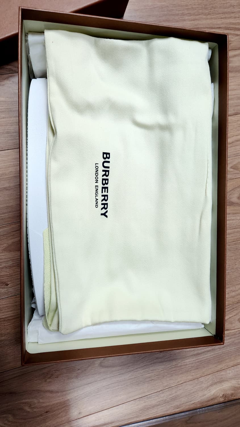 버버리 체크 스니커즈 새상품 풀박스 상품이미지3