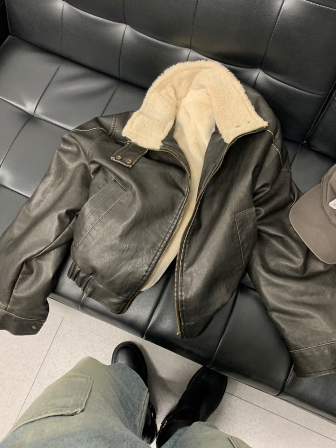 아워캐비넷 유어제이 릿킴 퍼안감 빈티지 레더 무스탕 (2번 시착) 상품이미지8