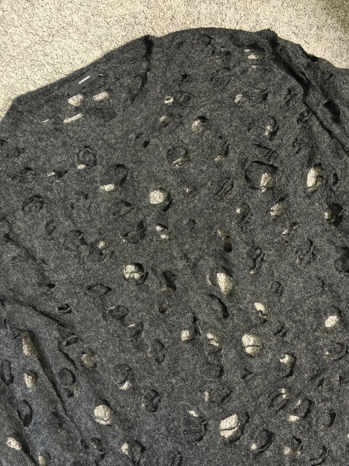 디젤 펀칭 디테일 그런지 니트 상품이미지3