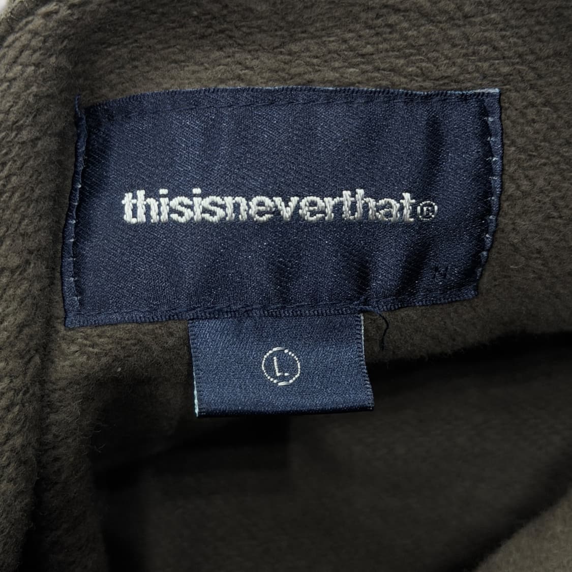 디스이즈네버댓 T로고 스웻 기모 후드티 다크 모카 L 상품이미지4