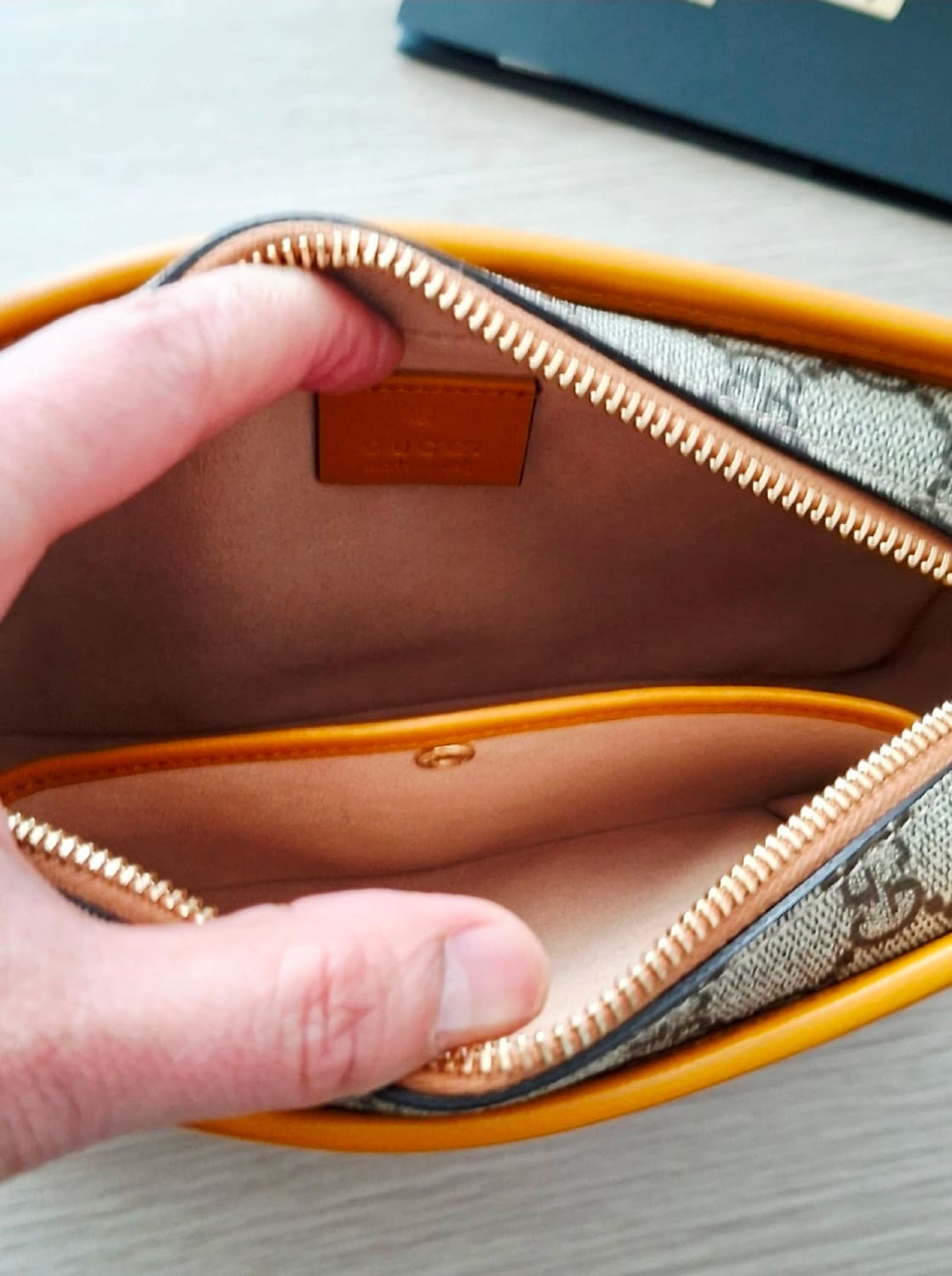 구찌 625764 인터로킹GG슈프림 캔버스 파우치백 상품이미지7