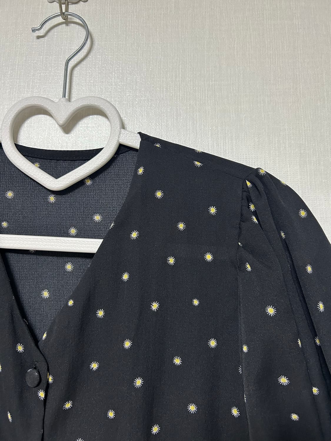 꽃무늬 브이넥 프릴 블라우스 상품이미지4