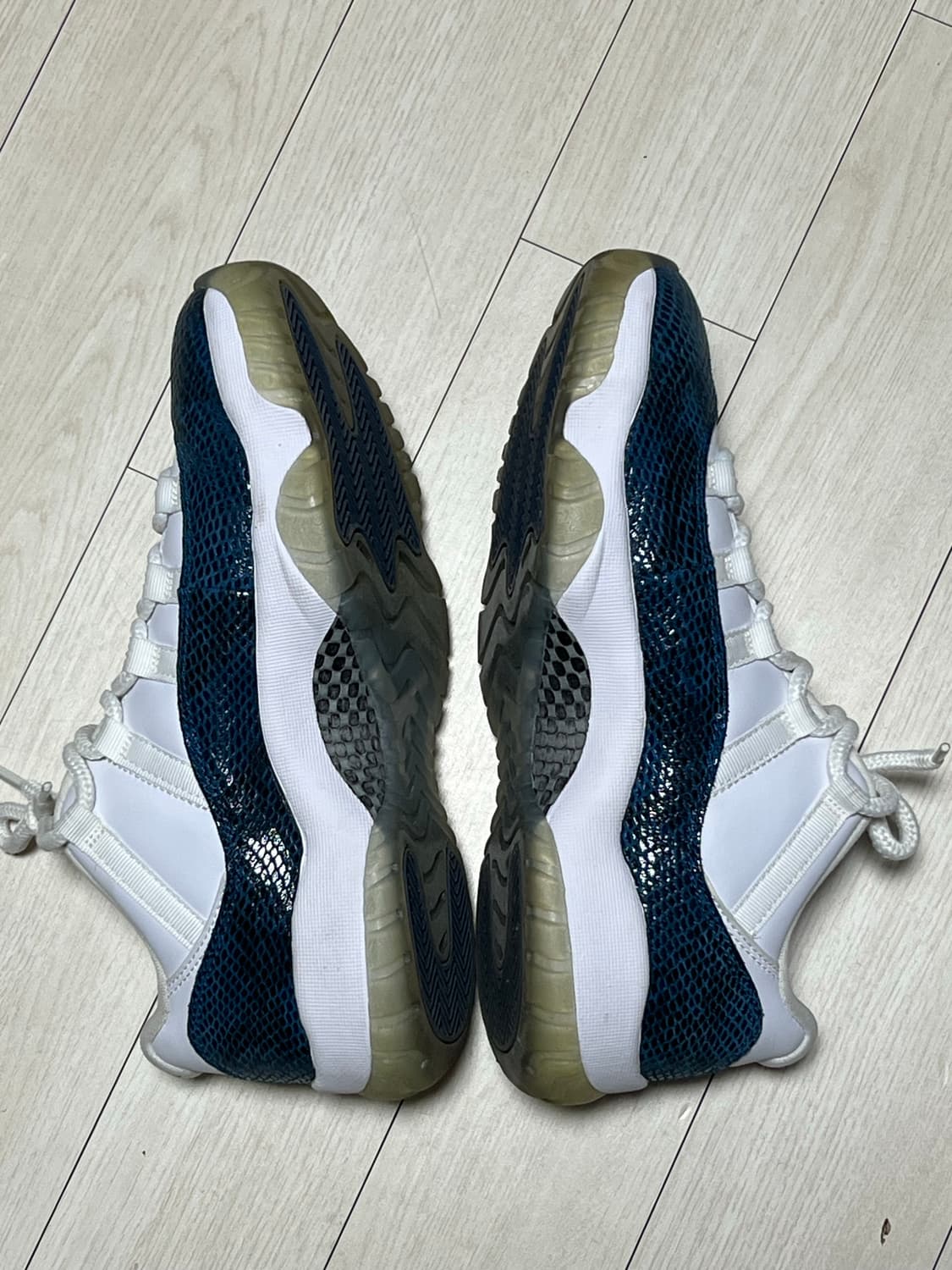 조던 11 레트로 로우 블루 스네이크스킨 남뱀 260 상품이미지6