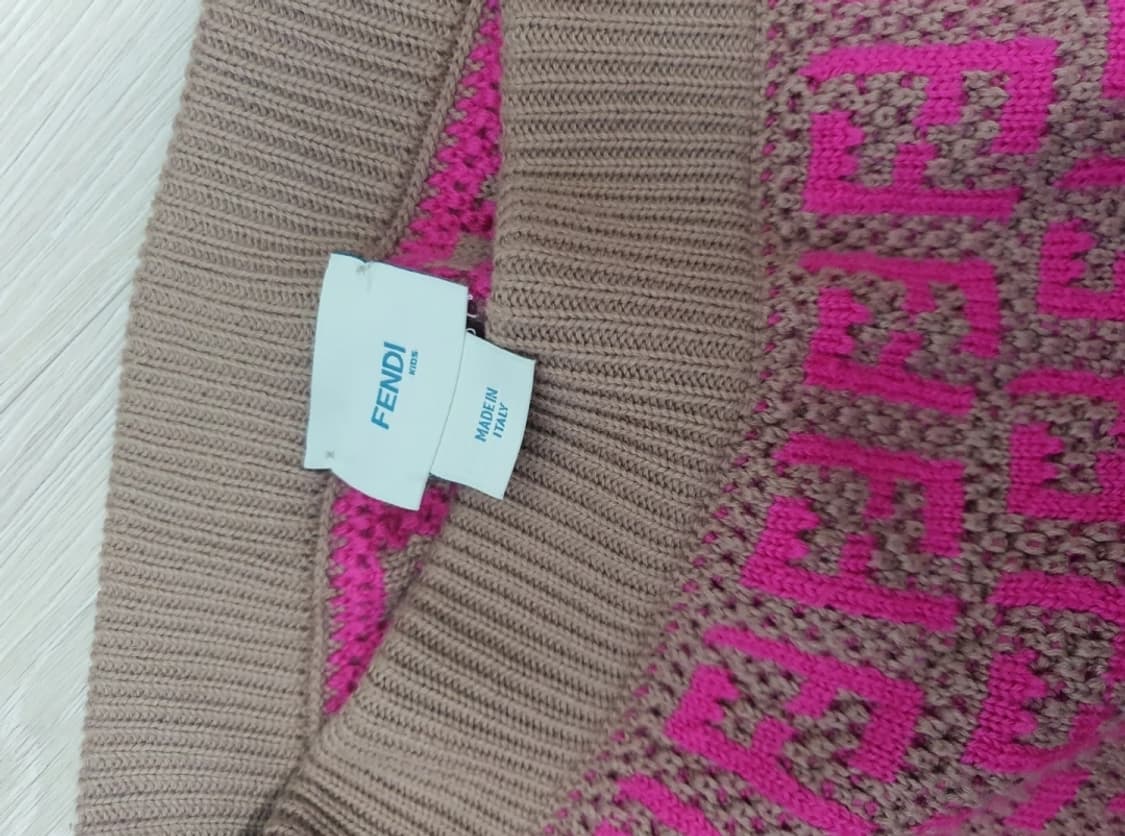 성인44가능)정품 펜디 니트 투피스 세트 상품이미지4