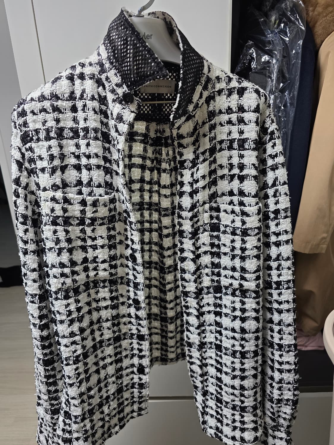 페이스커넥션 트위드 셔츠 s사이즈
X1820T00567 상품이미지3