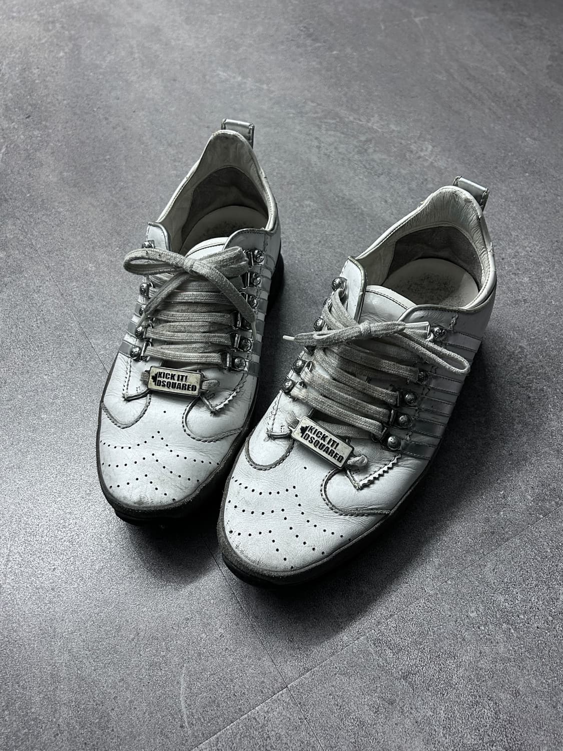 디스퀘어드2 스포츠 실버 스트랩 스니커즈 상품이미지1