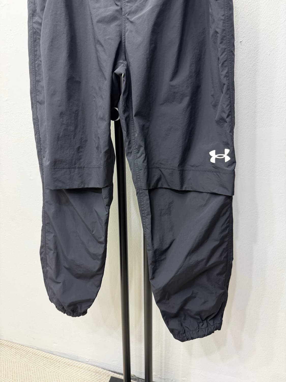 정품) 언더아머 남성 무릅절개 트레이닝 바지 XL 상품이미지3