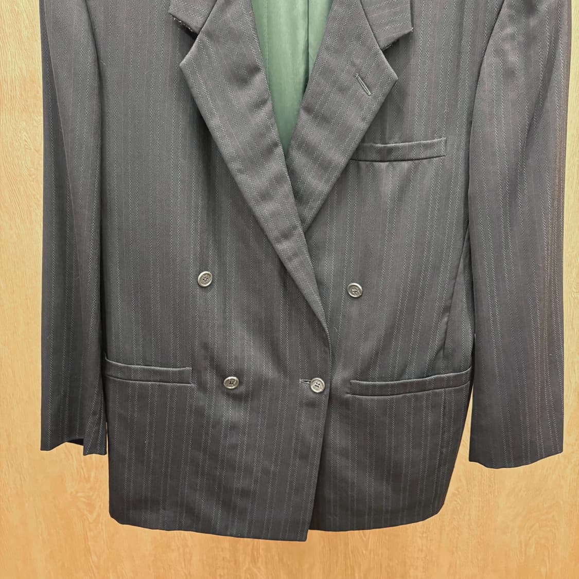 베르사체 정장 블레이저 스트라이프 안감 포인트 컬러 디테일 차콜 상품이미지5