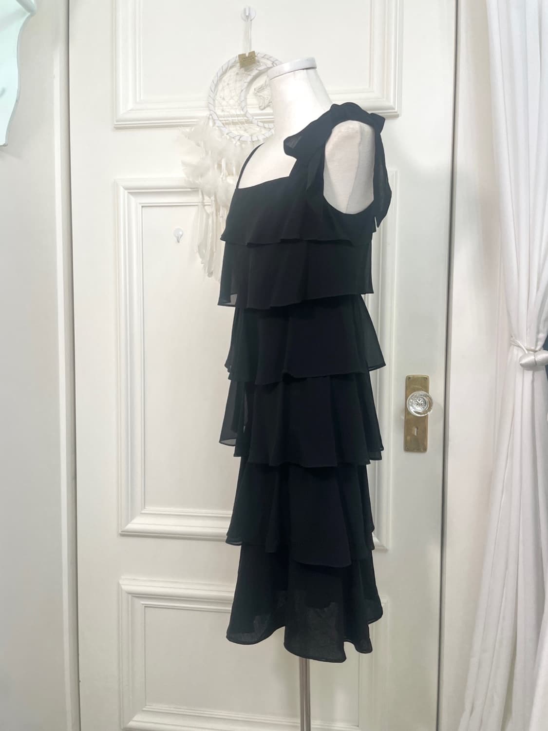 black ruffle one-shoulder bow opc 상품이미지2