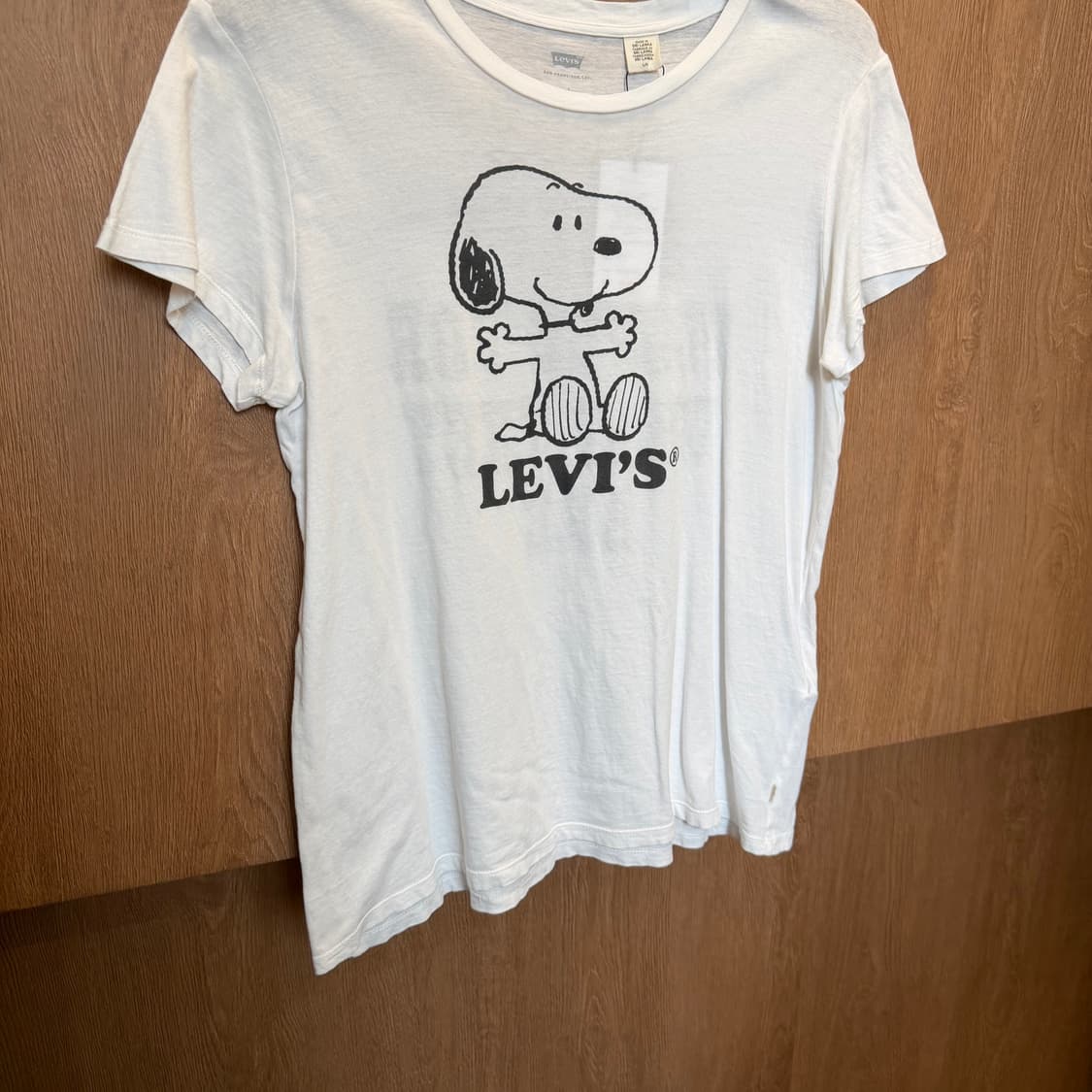 리바이스 라운드넥 반팔 티셔트 스누피 프린팅 디테일 레귤러핏 아이보리 상품이미지4