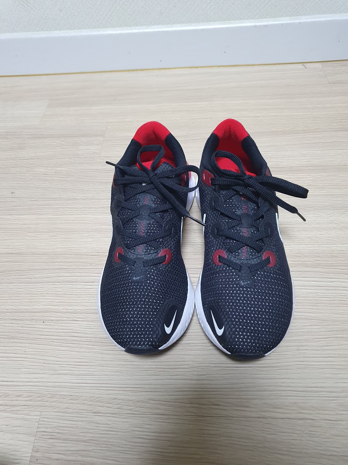 나이키 리뉴 런 블랙/레드 운동화 260 상품이미지3