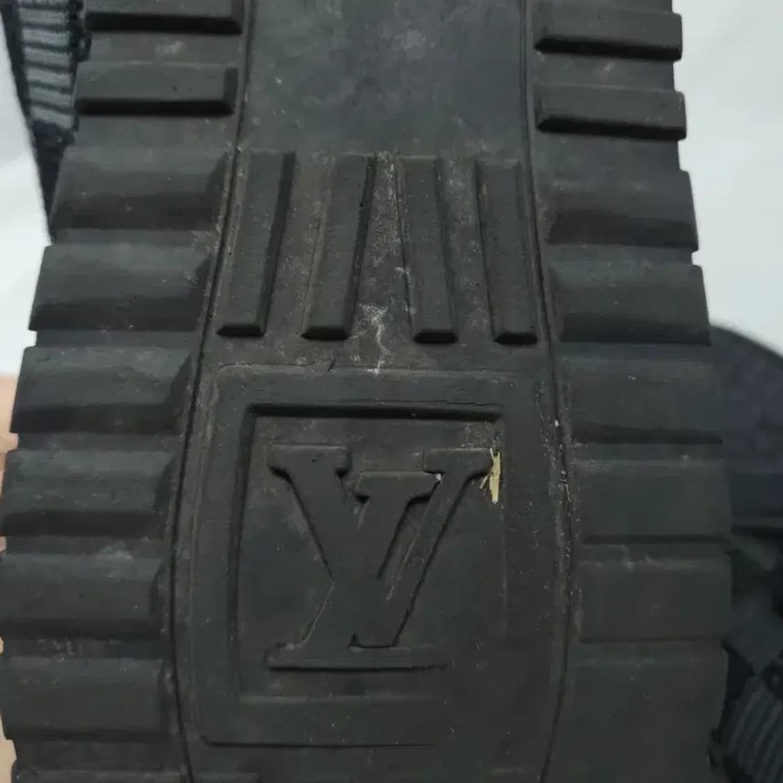 루이비통 남성 스니커즈 블랙/회색 43사이즈 상품이미지8