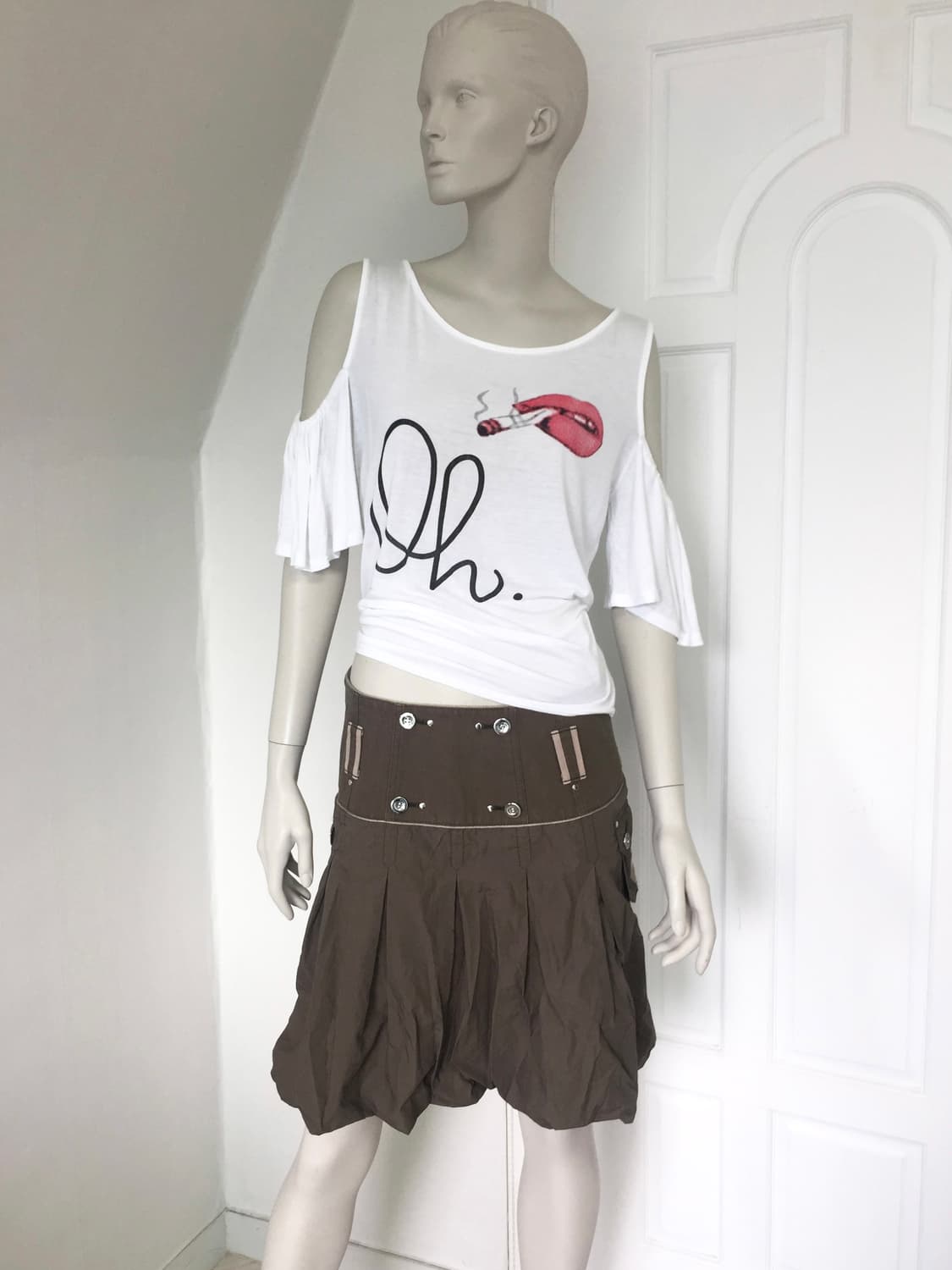 Smoking Lips Graphic Off-Shoulder Top 상품이미지4