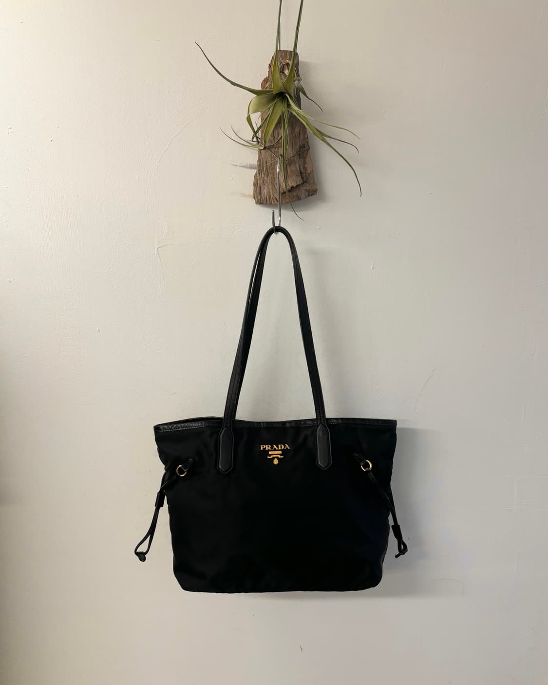프라다 블랙 나일론 토트백 상품이미지1