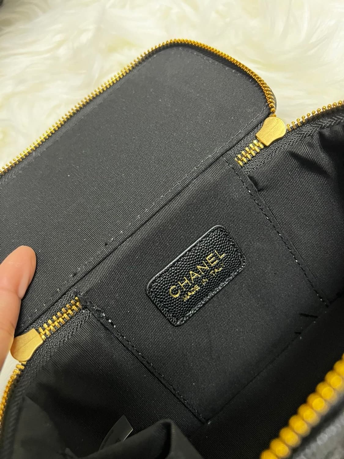  샤넬뷰티 이니셜 탑핸들 베니티 체인크로스 백 메이크업 백 상품이미지9